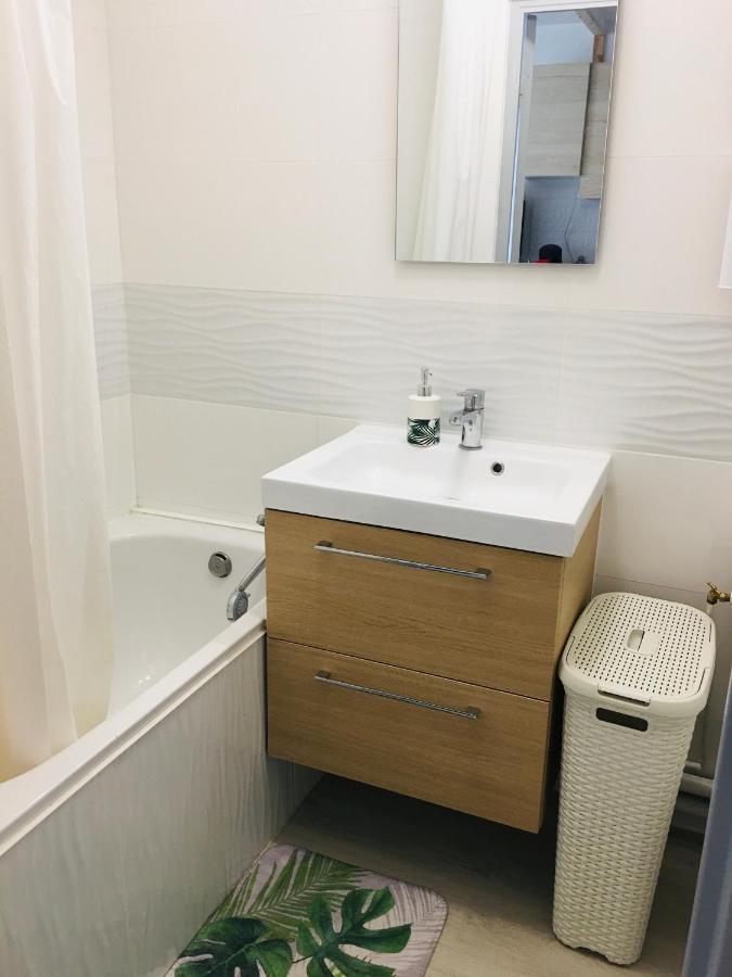 Studio Cosy Et Moderne Au Couchant Situe 150M De La Plage -Avec Parking Gratuit Prive - 25M2 - Climatise - Balcon - Wifi Gratuit La Grande-Motte Zewnętrze zdjęcie